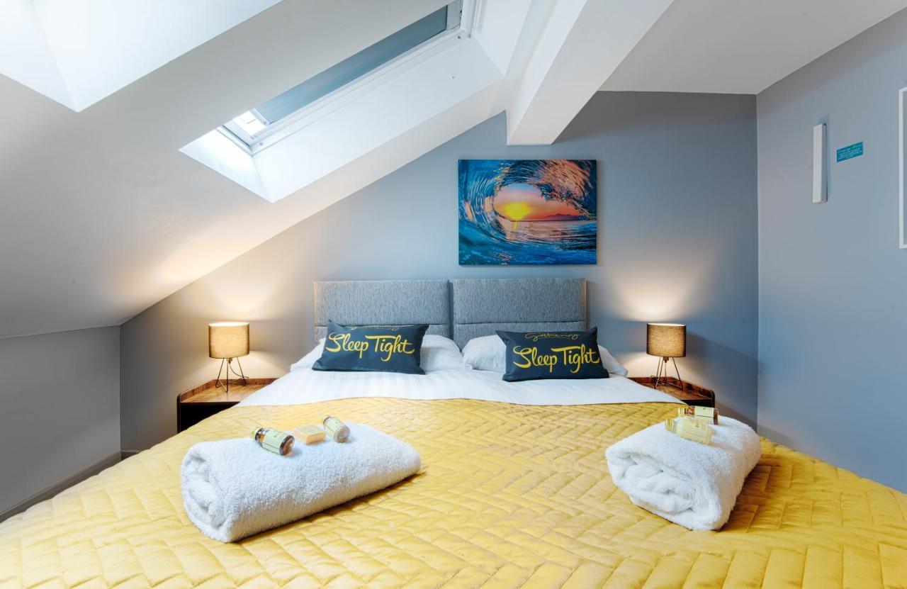 The Penthouse Gathering - Town Centre - Sleeps Up To 16 เร็กซ์แฮม ภายนอก รูปภาพ