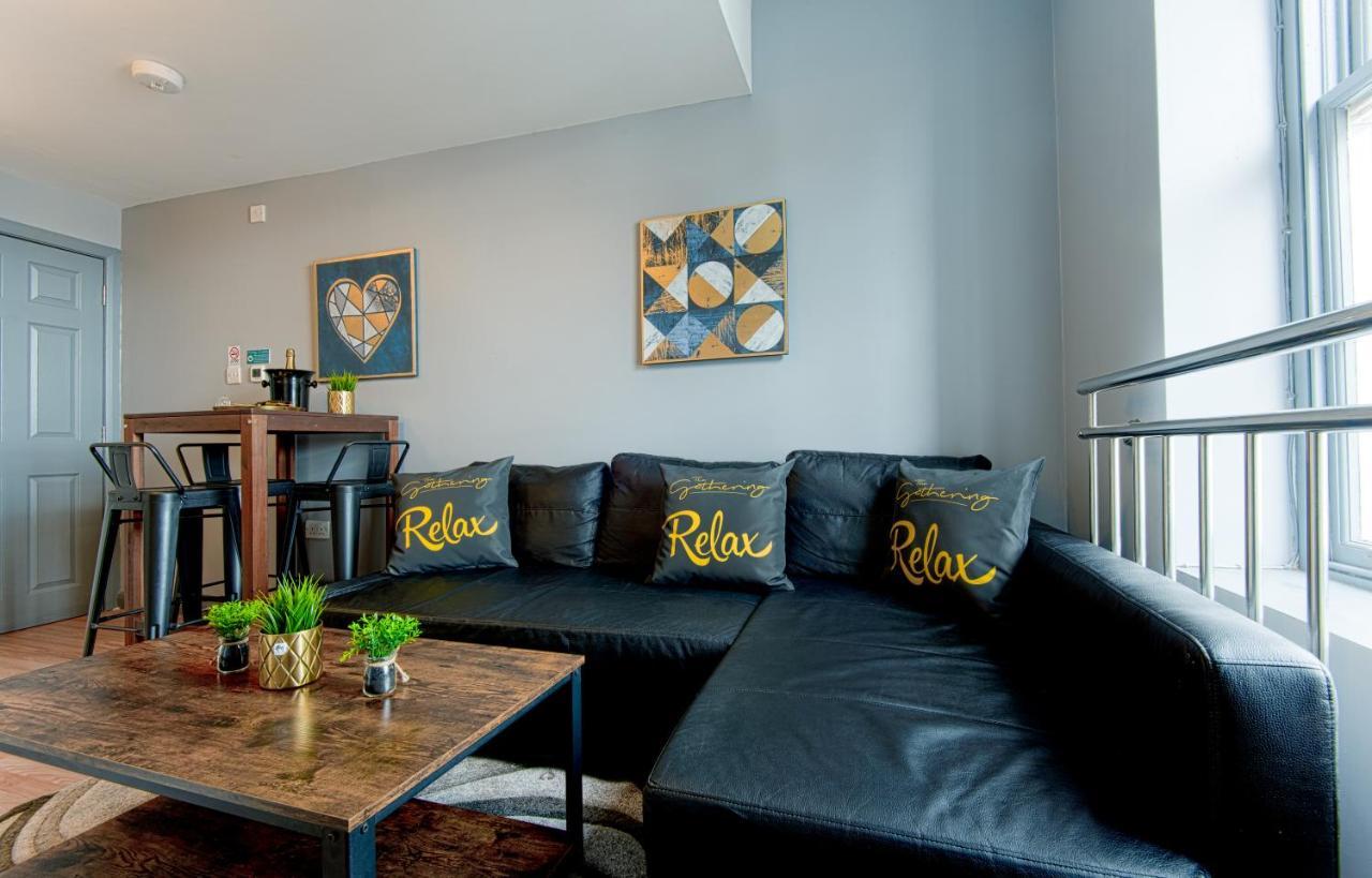 The Penthouse Gathering - Town Centre - Sleeps Up To 16 เร็กซ์แฮม ภายนอก รูปภาพ