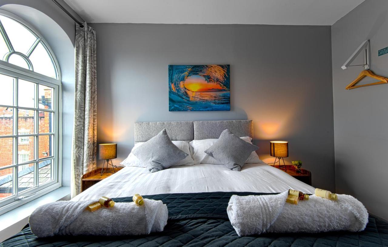 The Penthouse Gathering - Town Centre - Sleeps Up To 16 เร็กซ์แฮม ภายนอก รูปภาพ